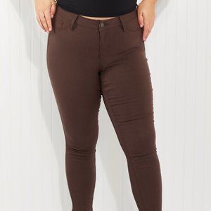 YMI Jeanswear Kate Hyper-Stretch Full Size Mid-Rise Skinny Jeans in Coco